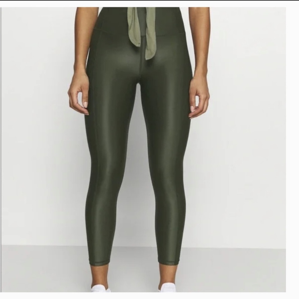 Sweaty Betty High Shine 7/8 length Legging in Dark Forest Green Small